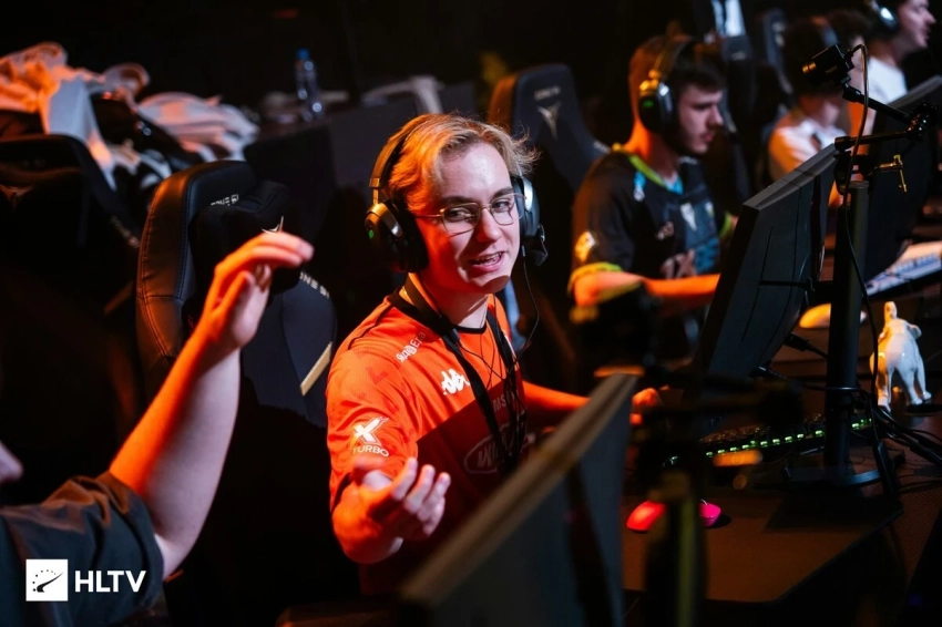 Россиянин FL4MUS из Virtus.pro может перейти в OG по Counter-Strike 2